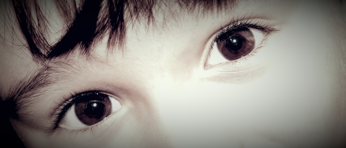 ojos niños en blanco y negro